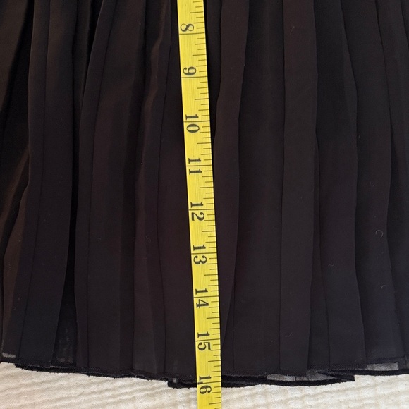 Frenchi Elegant Black Pleated Mini Skirt - Picture 7 of 7